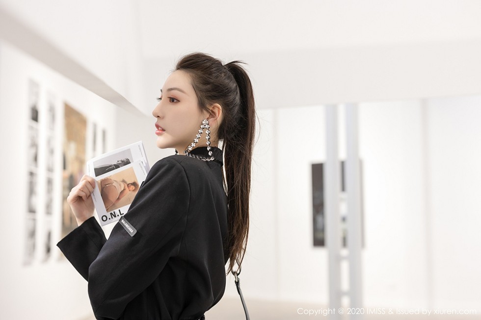 [IMISS爱蜜社]Vol.443_气质女神Lynn刘奕宁明亮空间拍摄主题高挑身材迷人写真41P