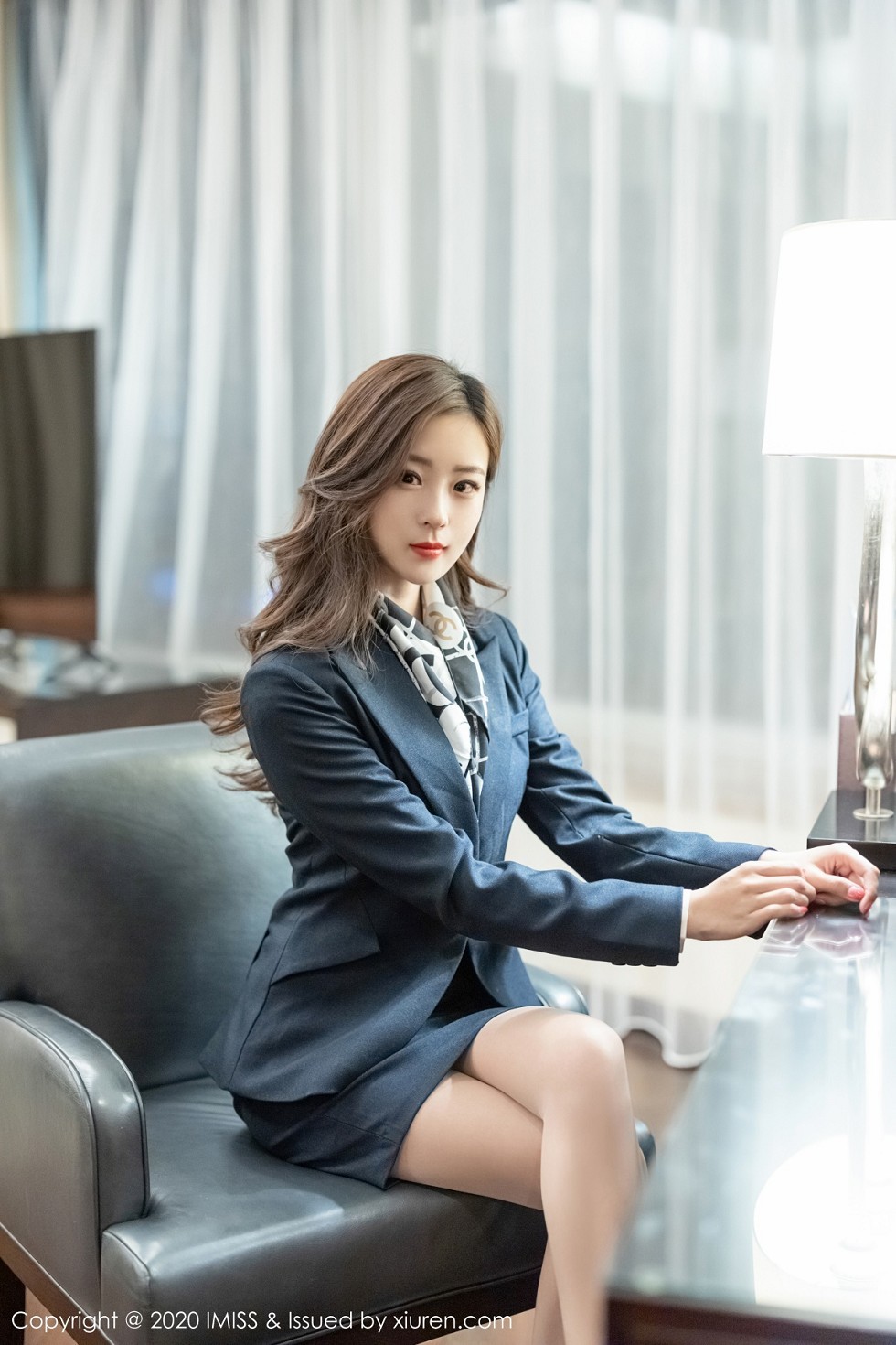 [IMISS爱蜜社]Vol.444_嫩模杨紫嫣Cynthia私房职业秘书制服半脱丝袜撩人诱惑写真47P