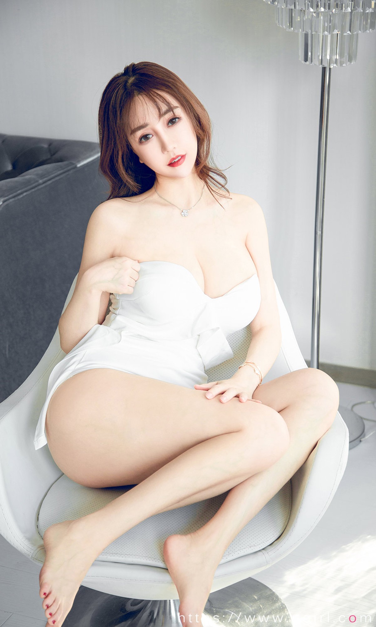 [Ugirls爱尤物]No.1837_嫩模王翊涵私房白色抹胸比基尼低胸秀傲人豪乳诱惑写真35P