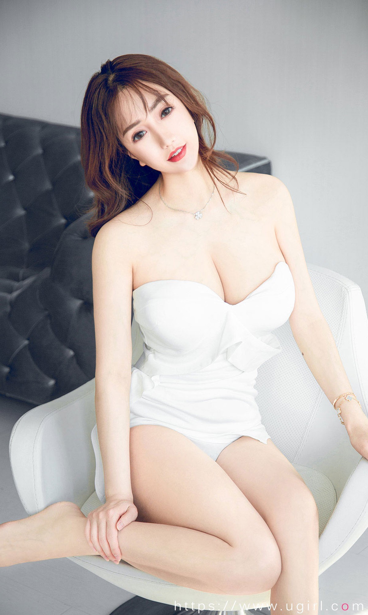 [Ugirls爱尤物]No.1837_嫩模王翊涵私房白色抹胸比基尼低胸秀傲人豪乳诱惑写真35P
