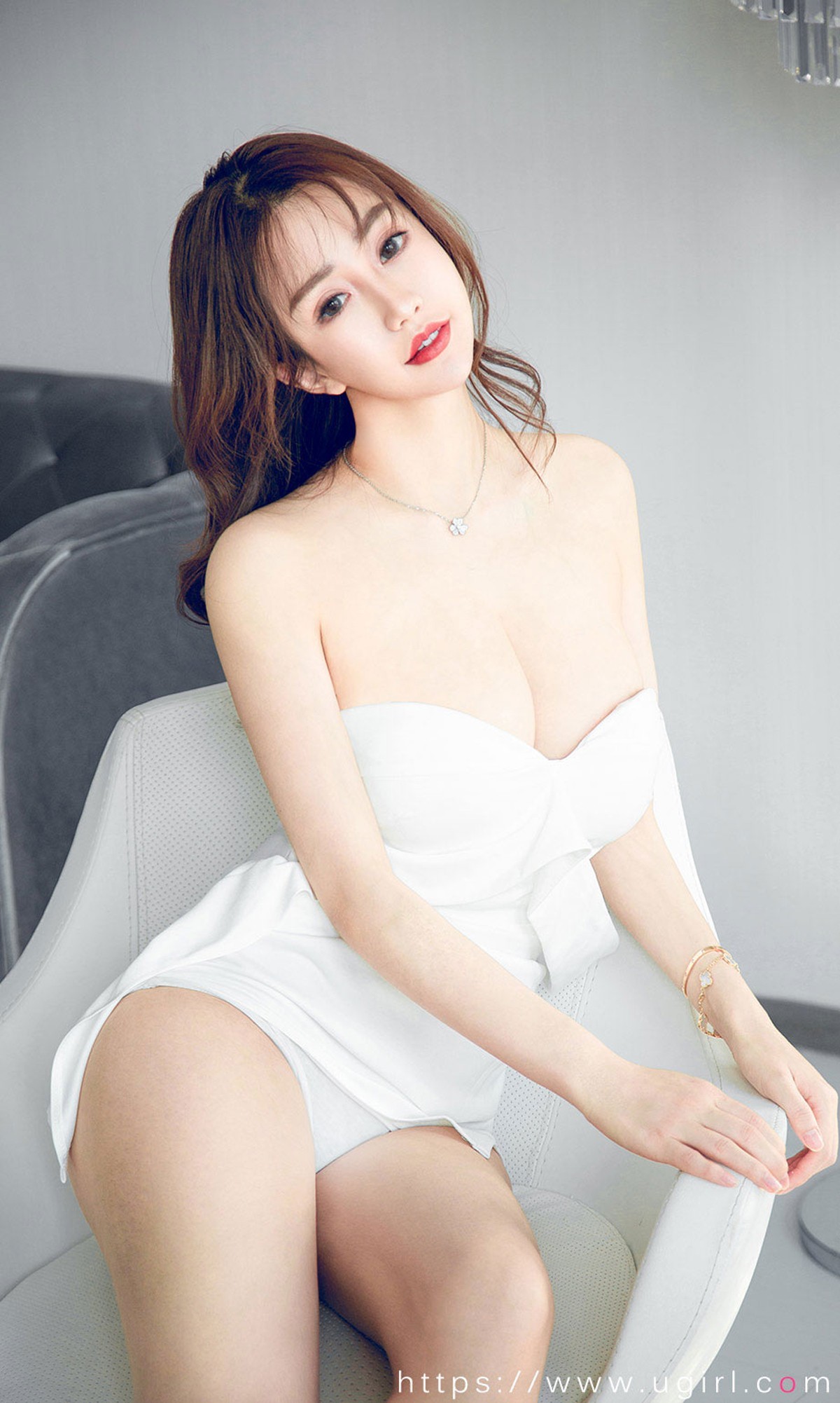 [Ugirls爱尤物]No.1837_嫩模王翊涵私房白色抹胸比基尼低胸秀傲人豪乳诱惑写真35P
