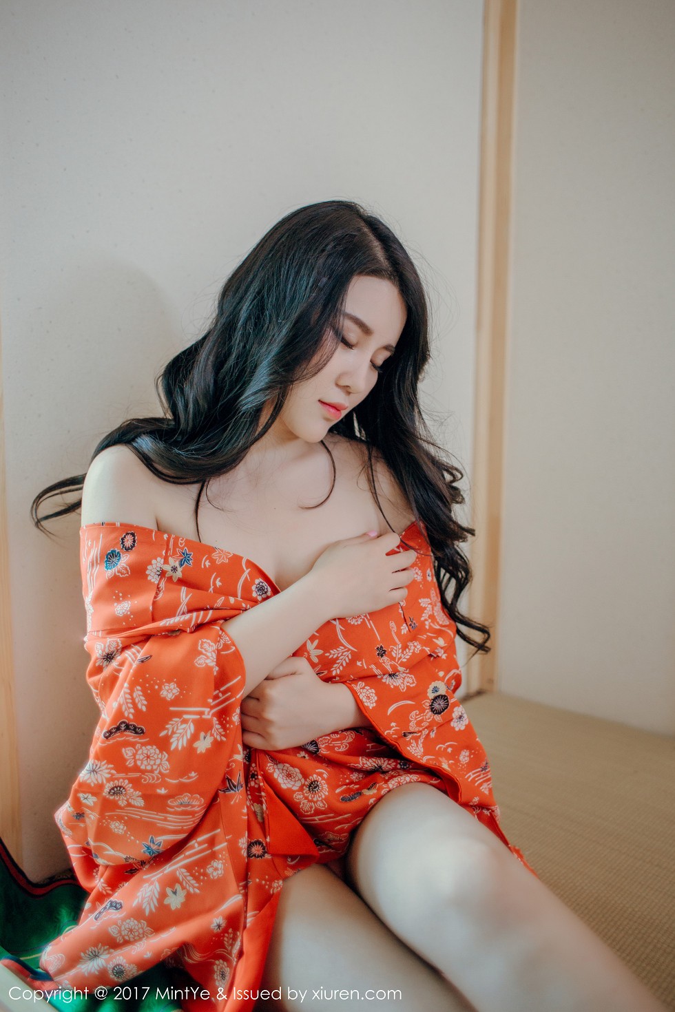 [MintYe薄荷叶]Vol.003_嫩模Sukki白色蕾丝透视内衣秀完美酥胸性感妖媚写真60P