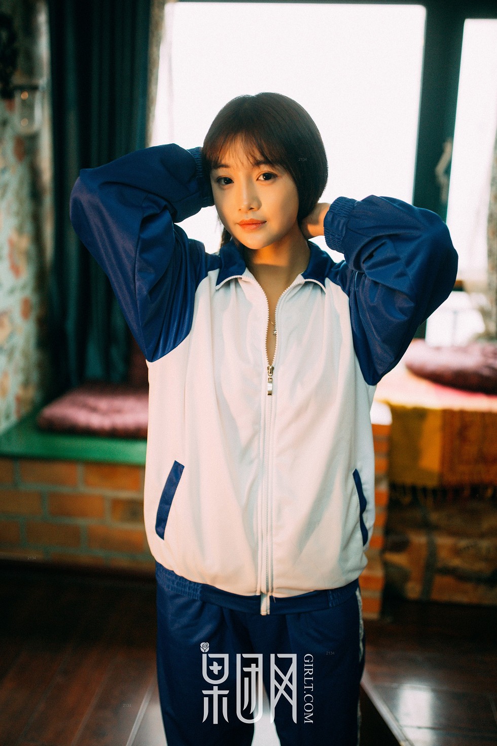 [GIRLT果团网]熊川纪信No.015_校服风情的学生妹妹半脱制服秀性感内衣迷人写真50P