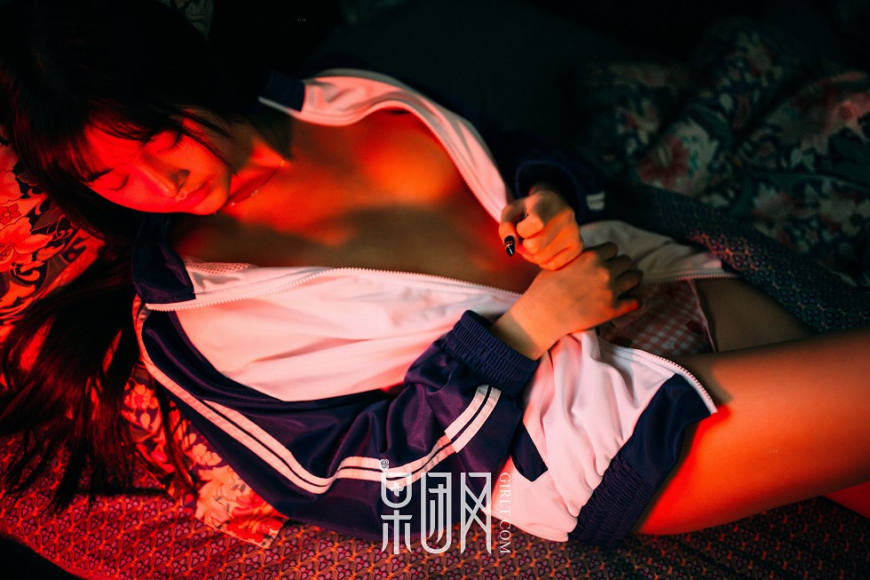 [GIRLT果团网]熊川纪信No.015_校服风情的学生妹妹半脱制服秀性感内衣迷人写真50P