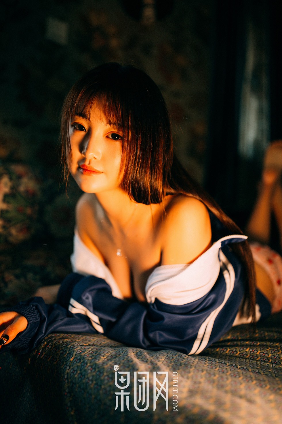 [GIRLT果团网]熊川纪信No.015_校服风情的学生妹妹半脱制服秀性感内衣迷人写真50P