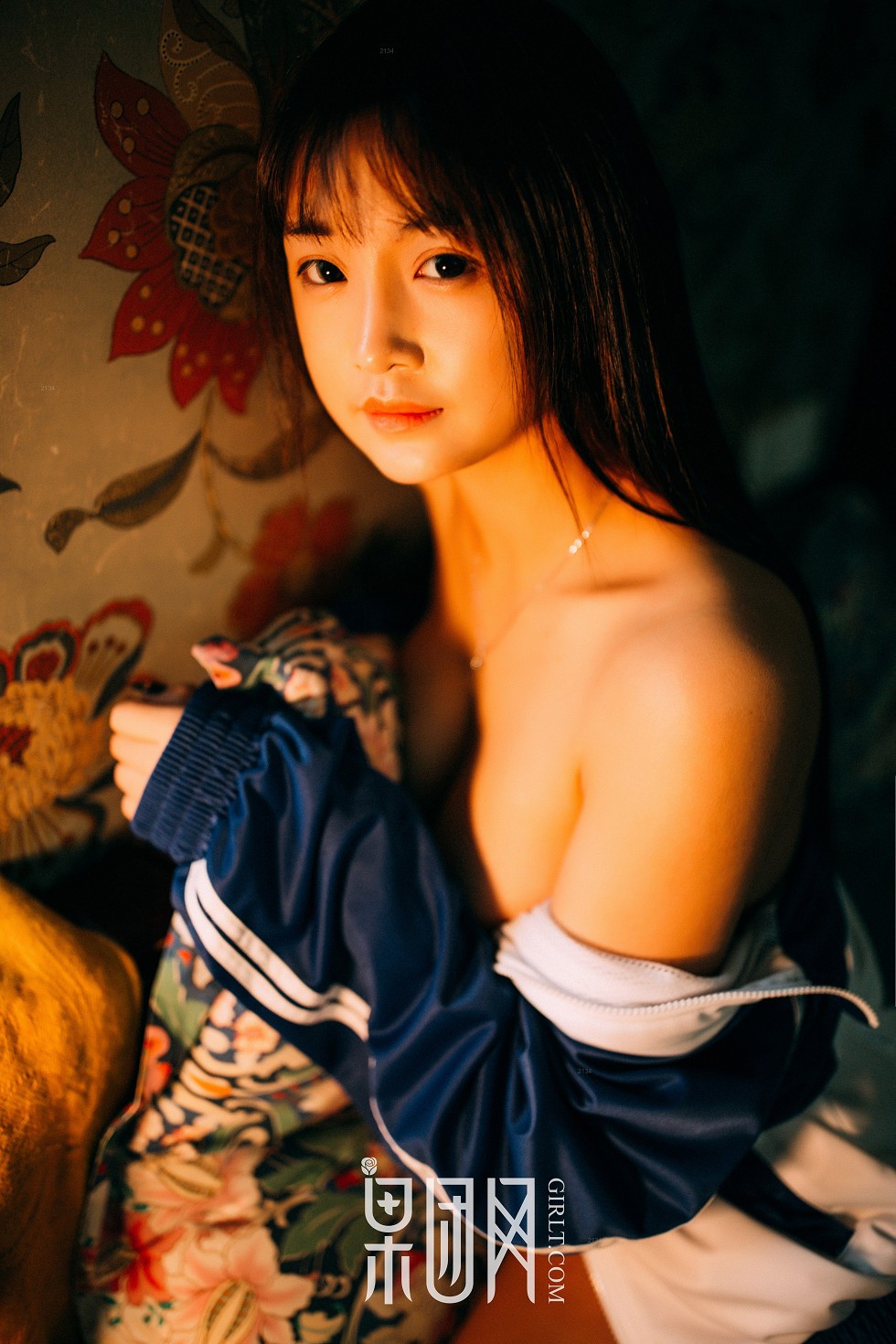 [GIRLT果团网]熊川纪信No.015_校服风情的学生妹妹半脱制服秀性感内衣迷人写真50P