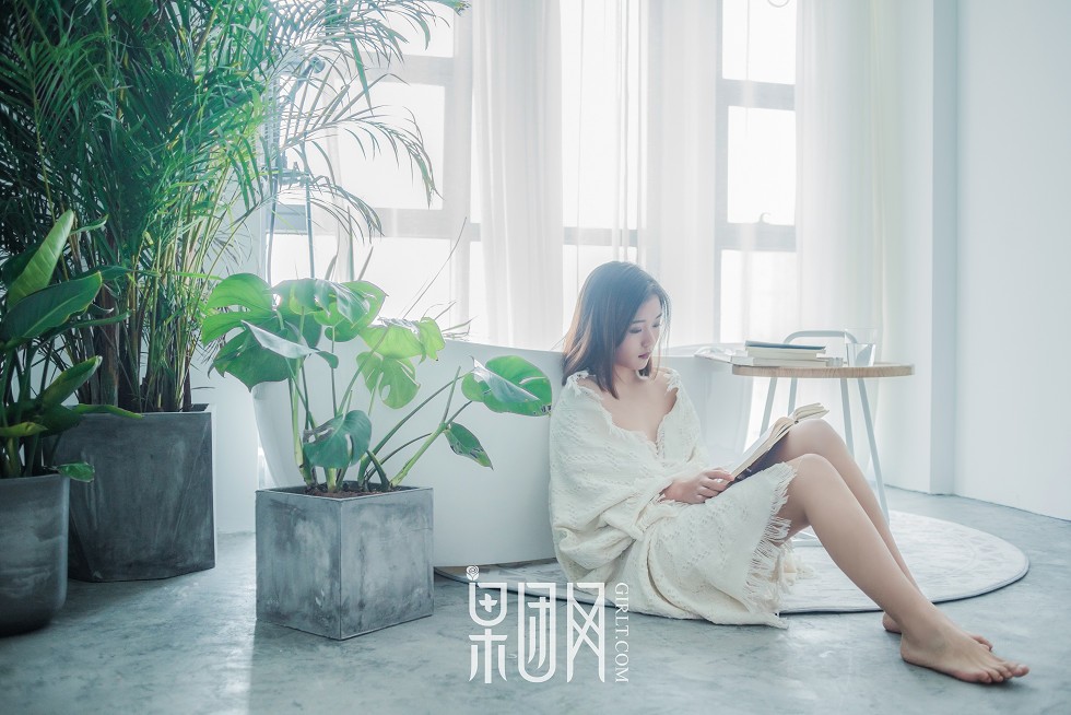 [GIRLT果团网]NO.120_芭比女神私房白色蕾丝高叉连体内衣缕空露美乳火辣诱惑写真43P