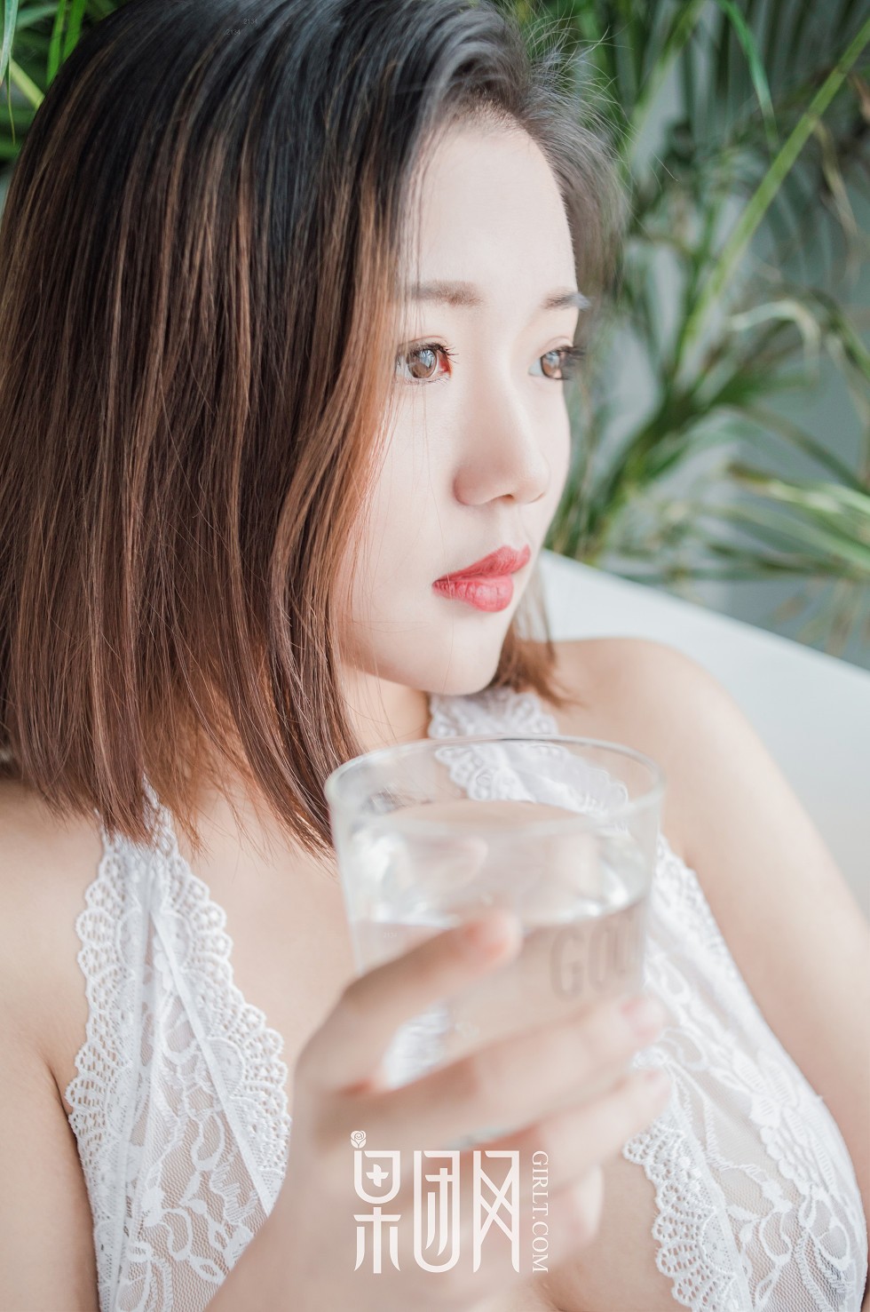 [GIRLT果团网]NO.120_芭比女神私房白色蕾丝高叉连体内衣缕空露美乳火辣诱惑写真43P
