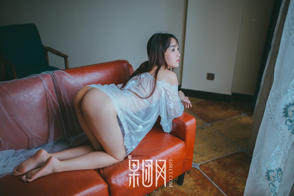 [GIRLT果团网]熊川纪信No.017_完美邻家小妹性感白色抹胸内衣半脱露美乳诱惑写真42P