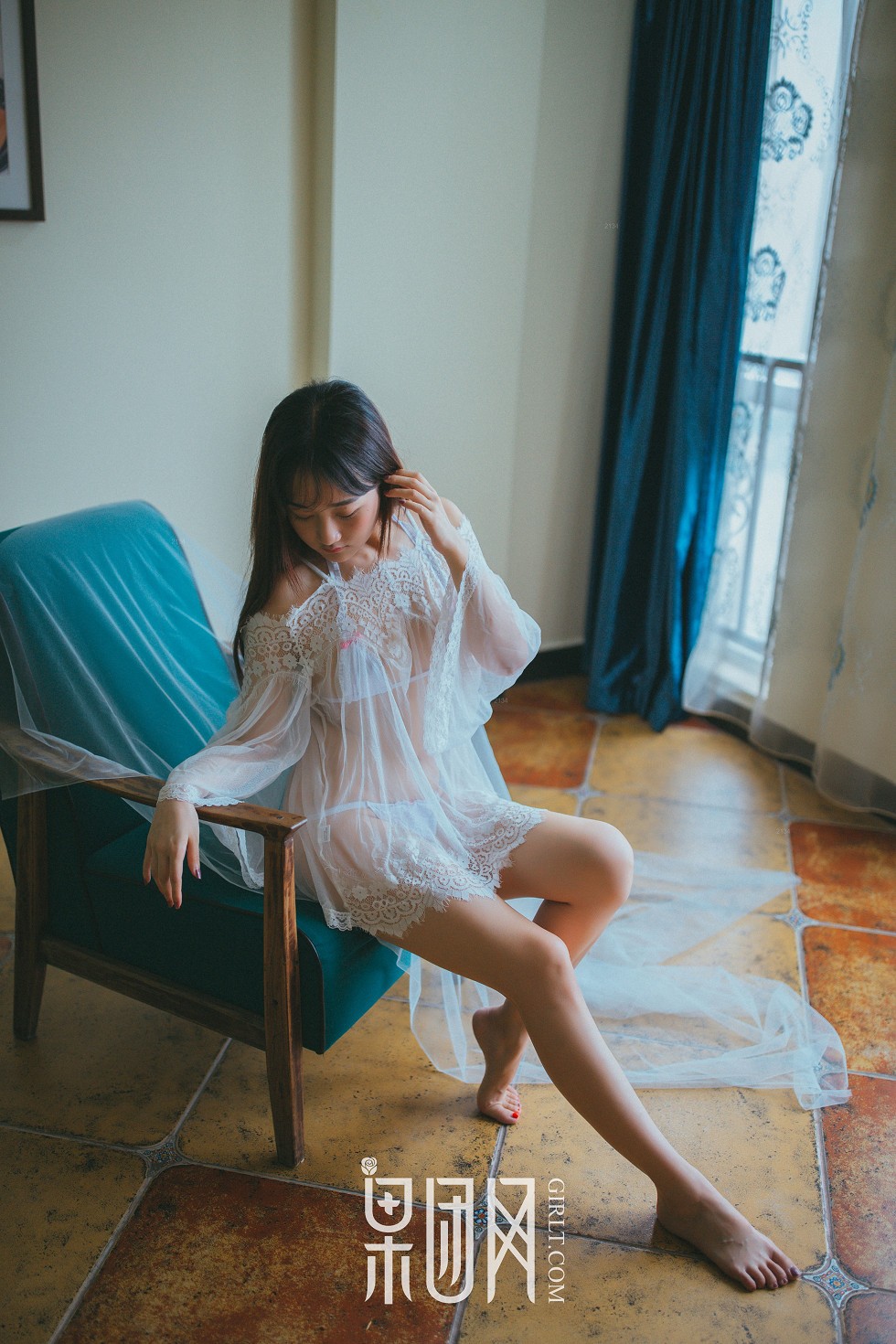 [GIRLT果团网]熊川纪信No.017_完美邻家小妹性感白色抹胸内衣半脱露美乳诱惑写真42P