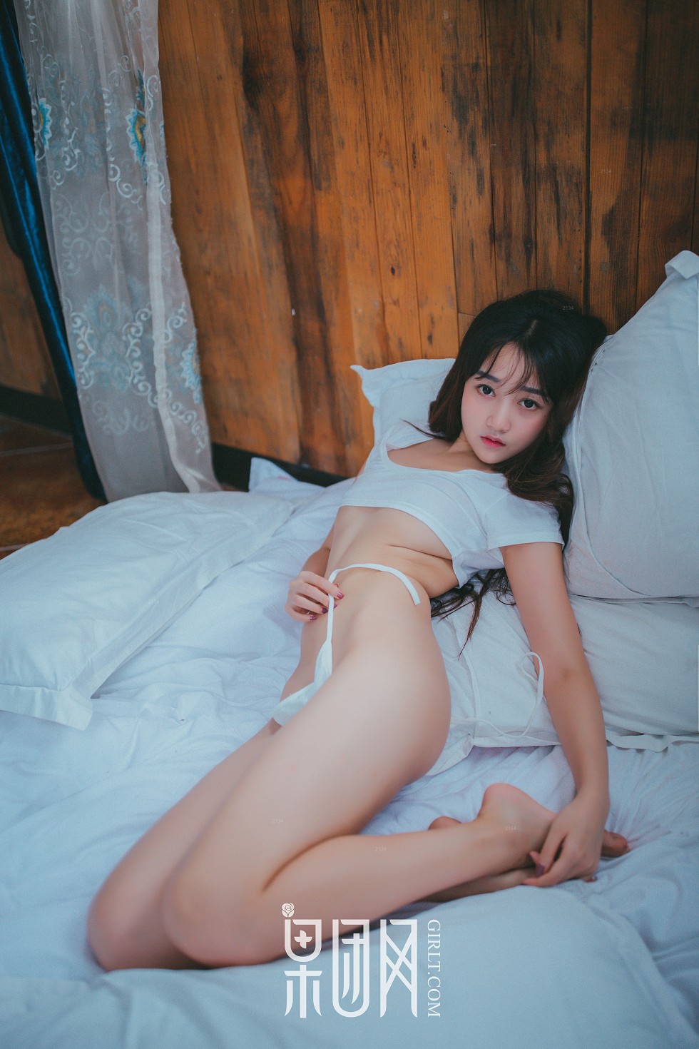 [GIRLT果团网]熊川纪信No.017_完美邻家小妹性感白色抹胸内衣半脱露美乳诱惑写真42P