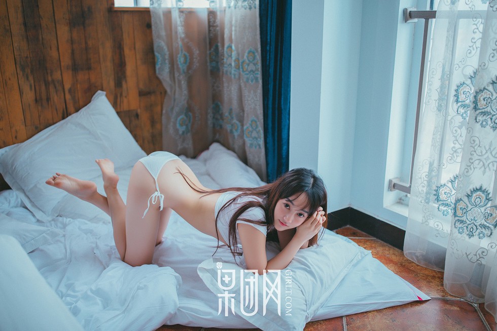 [GIRLT果团网]熊川纪信No.017_完美邻家小妹性感白色抹胸内衣半脱露美乳诱惑写真42P