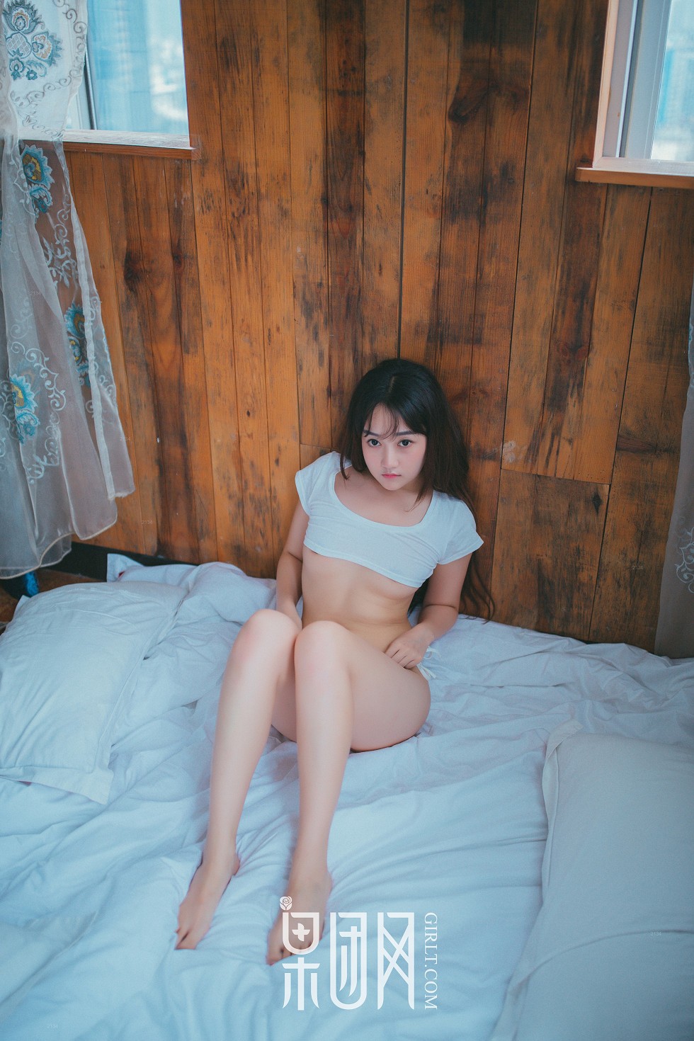 [GIRLT果团网]熊川纪信No.017_完美邻家小妹性感白色抹胸内衣半脱露美乳诱惑写真42P
