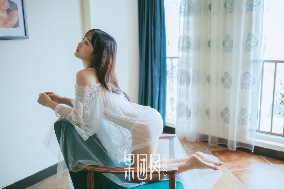 [GIRLT果团网]熊川纪信No.017_完美邻家小妹性感白色抹胸内衣半脱露美乳诱惑写真42P