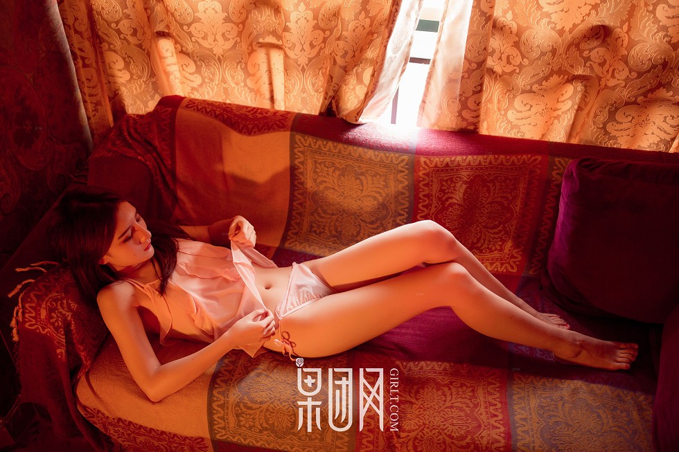[GIRLT果团网]熊川纪信No.018_贪玩精灵居家私房暖色调性感睡衣配内裤诱惑写真42P