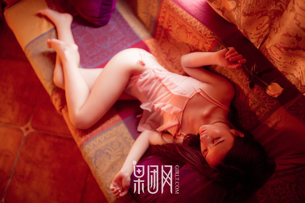 [GIRLT果团网]熊川纪信No.018_贪玩精灵居家私房暖色调性感睡衣配内裤诱惑写真42P
