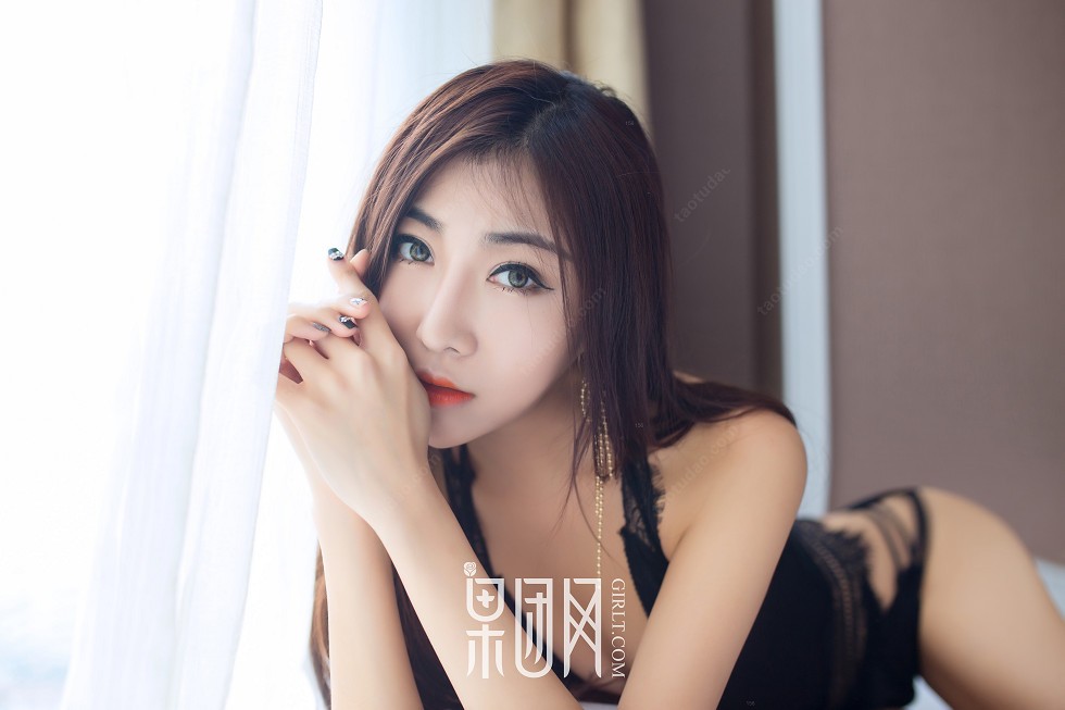 [GIRLT果团网]NO.121_靓丽嫩模笑笑居家黑色低胸高叉蕾丝内衣秀豪乳翘臀诱惑写真58P