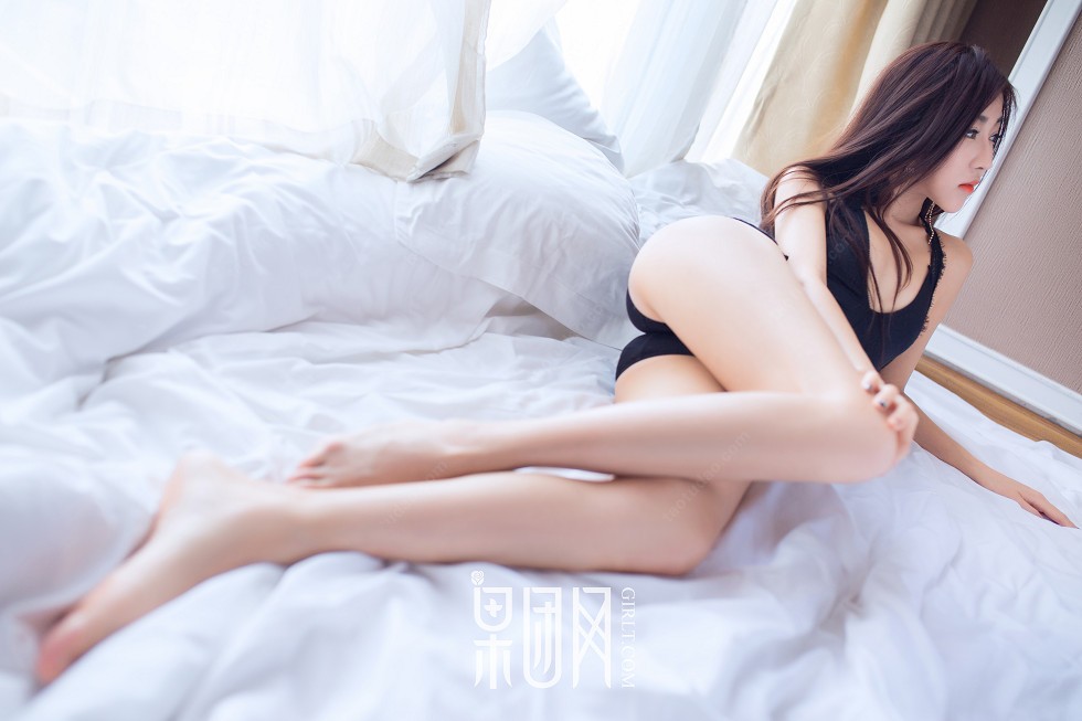 [GIRLT果团网]NO.121_靓丽嫩模笑笑居家黑色低胸高叉蕾丝内衣秀豪乳翘臀诱惑写真58P