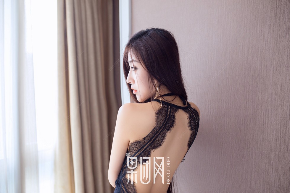 [GIRLT果团网]NO.121_靓丽嫩模笑笑居家黑色低胸高叉蕾丝内衣秀豪乳翘臀诱惑写真58P