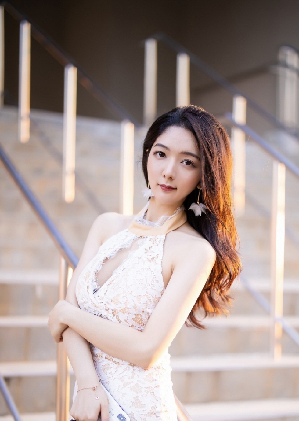 [XiaoYu画语界]Vol.284_女神Angela小热巴澳门旅拍私房黑色内衣配吊带黑丝魅惑写真100P