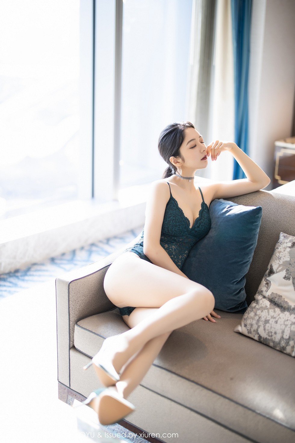 [XiaoYu画语界]Vol.284_女神Angela小热巴澳门旅拍私房黑色内衣配吊带黑丝魅惑写真100P