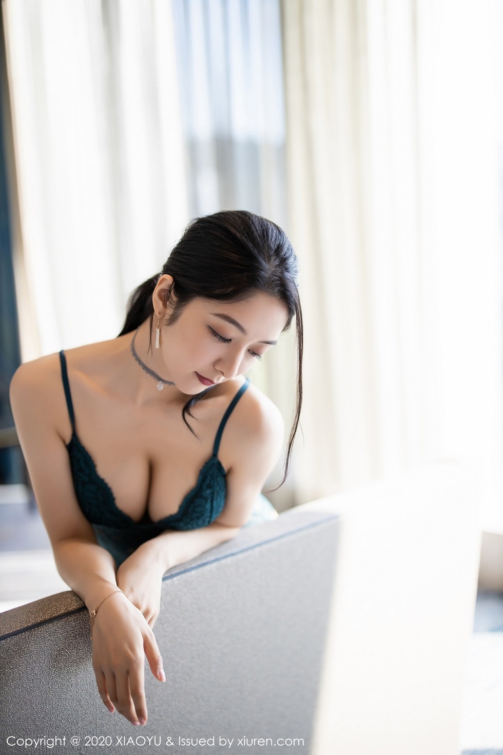 [XiaoYu画语界]Vol.284_女神Angela小热巴澳门旅拍私房黑色内衣配吊带黑丝魅惑写真100P