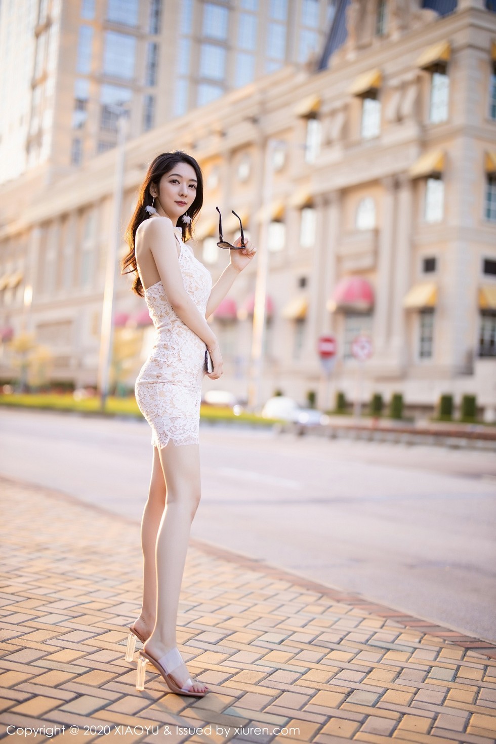 [XiaoYu画语界]Vol.284_女神Angela小热巴澳门旅拍私房黑色内衣配吊带黑丝魅惑写真100P