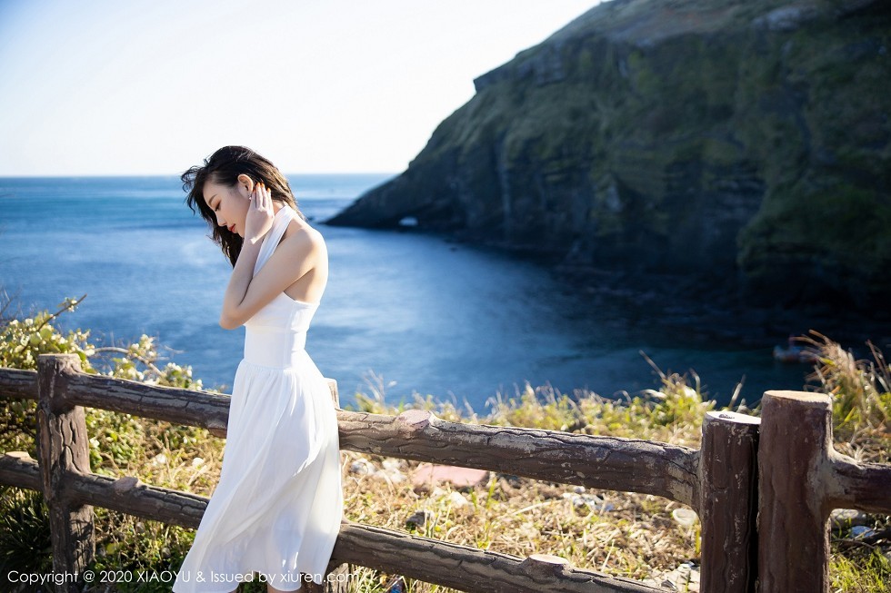 [XiaoYu画语界]Vol.286_女神杨晨晨sugar济州岛旅拍私房银色吊裙半脱露豪乳诱惑写真83P