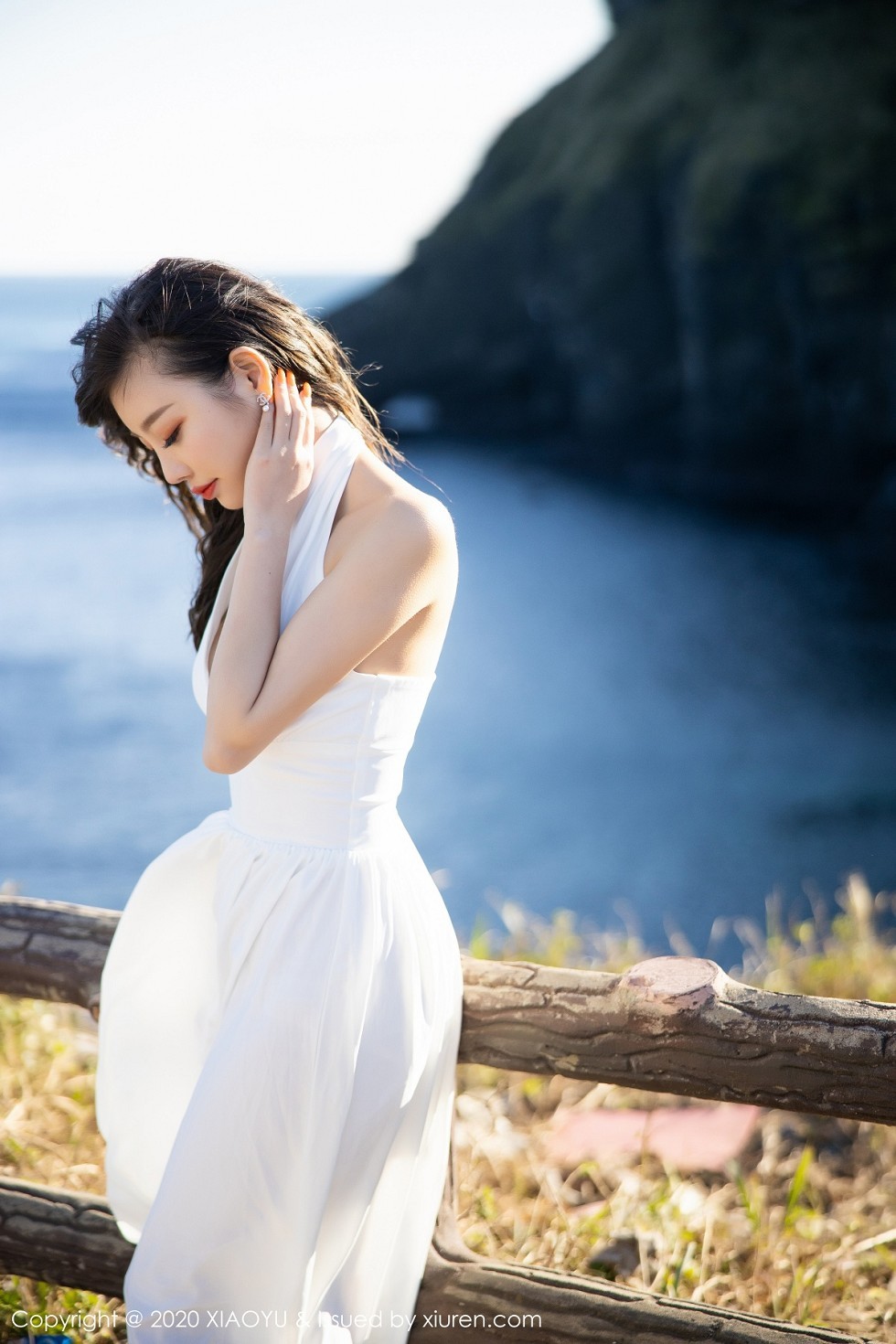 [XiaoYu画语界]Vol.286_女神杨晨晨sugar济州岛旅拍私房银色吊裙半脱露豪乳诱惑写真83P