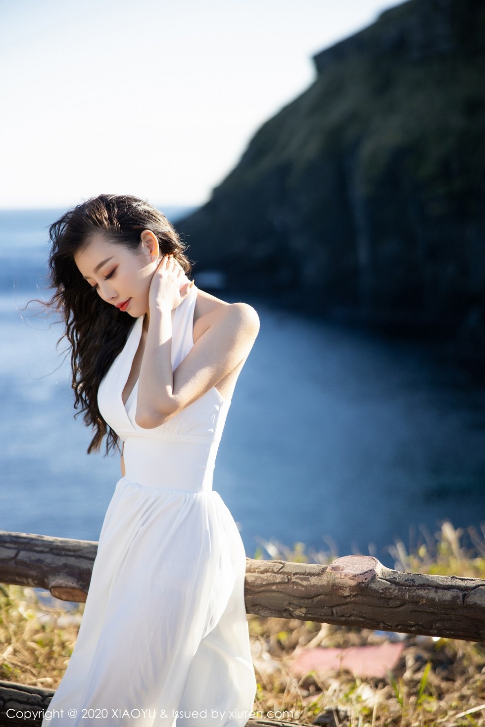 [XiaoYu画语界]Vol.286_女神杨晨晨sugar济州岛旅拍私房银色吊裙半脱露豪乳诱惑写真83P