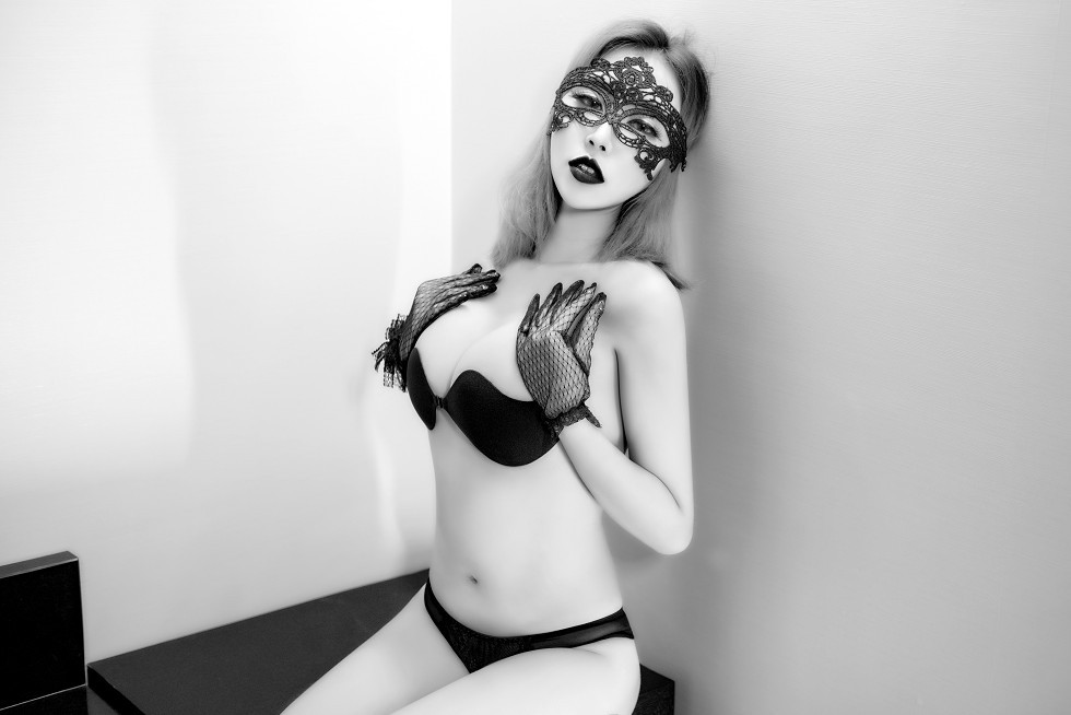 [SLADY猎女神]NO.003_嫩模赵欢颜私房白色蕾丝内衣+黑色情趣内衣秀完美身材写真46P