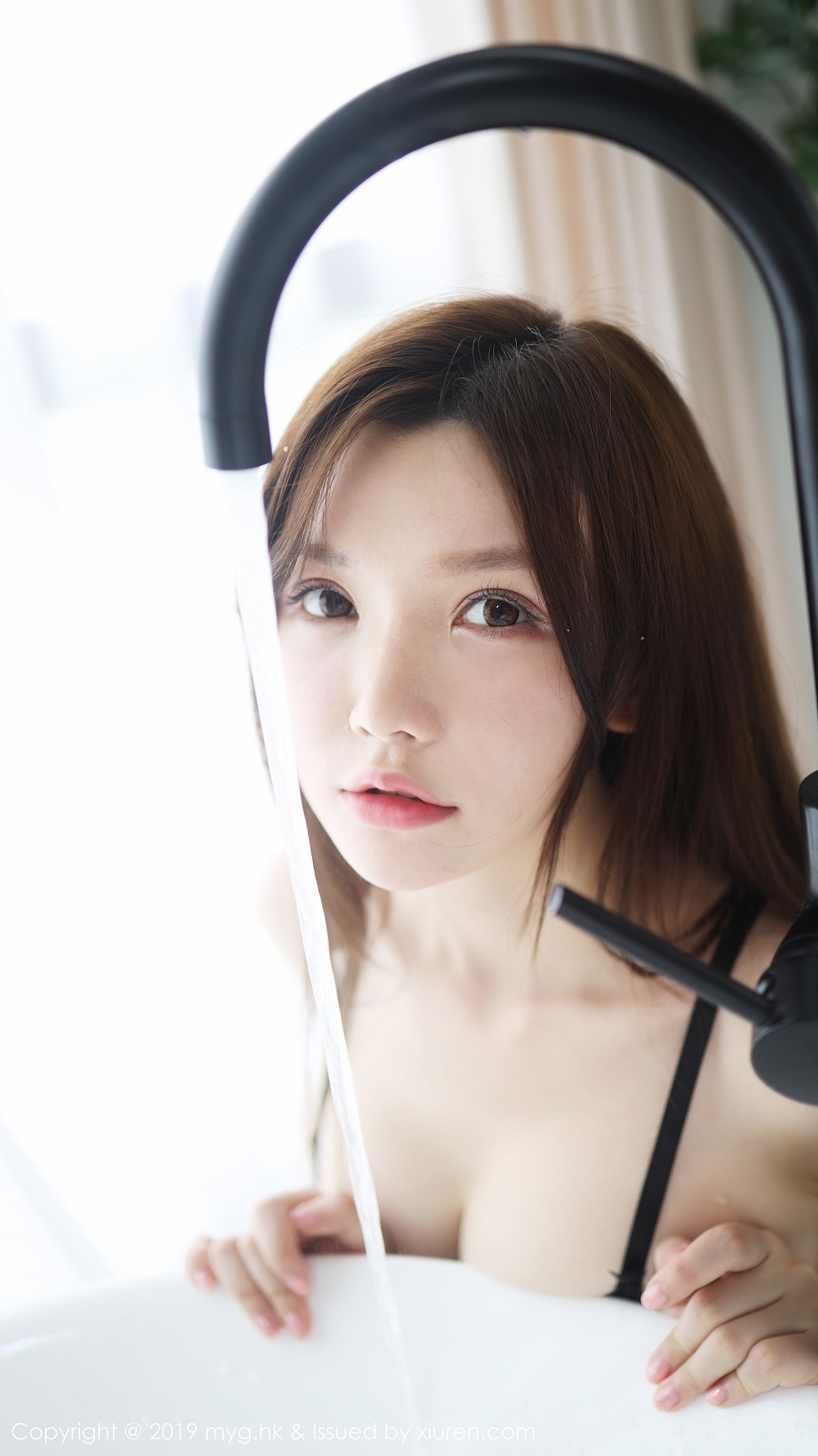 [MyGirl美媛馆]Vol.386_嫩模糯美子Mini私房镂空蕾丝内衣秀丰乳肥臀完美诱惑写真100P