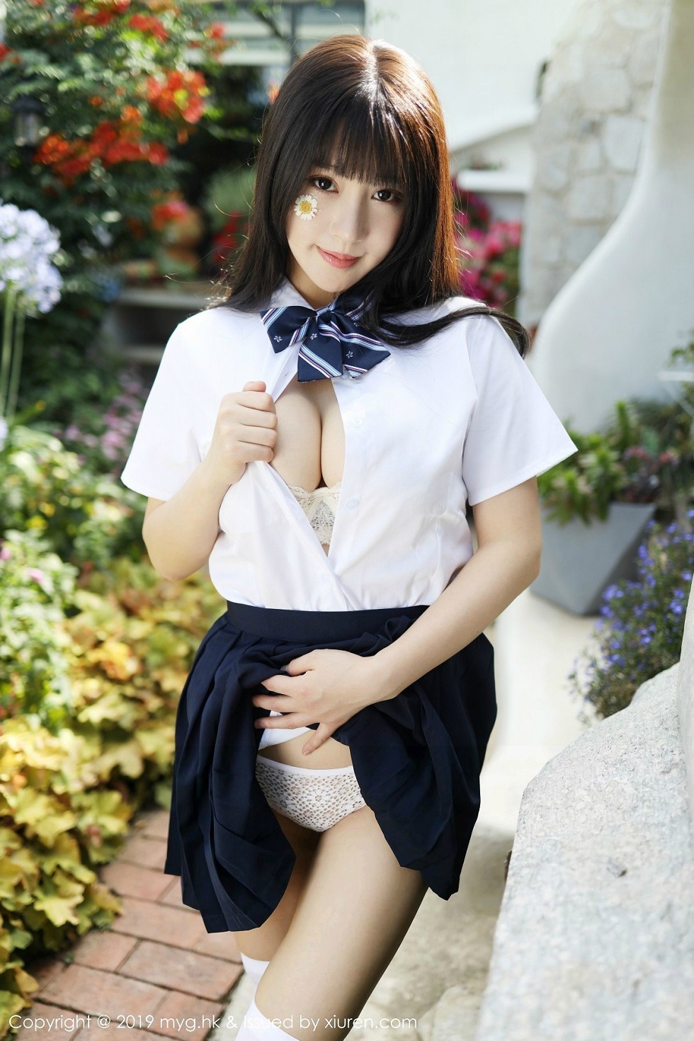 [MyGirl美媛馆]Vol.394_女神Flower朱可儿大理旅拍户外学生装大胆撩裙诱惑写真54P