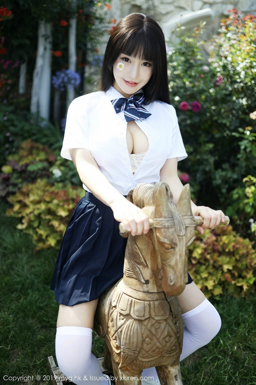 [MyGirl美媛馆]Vol.394_女神Flower朱可儿大理旅拍户外学生装大胆撩裙诱惑写真54P