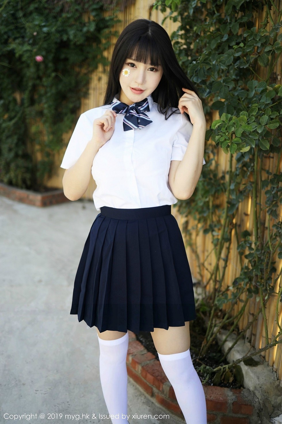 [MyGirl美媛馆]Vol.394_女神Flower朱可儿大理旅拍户外学生装大胆撩裙诱惑写真54P
