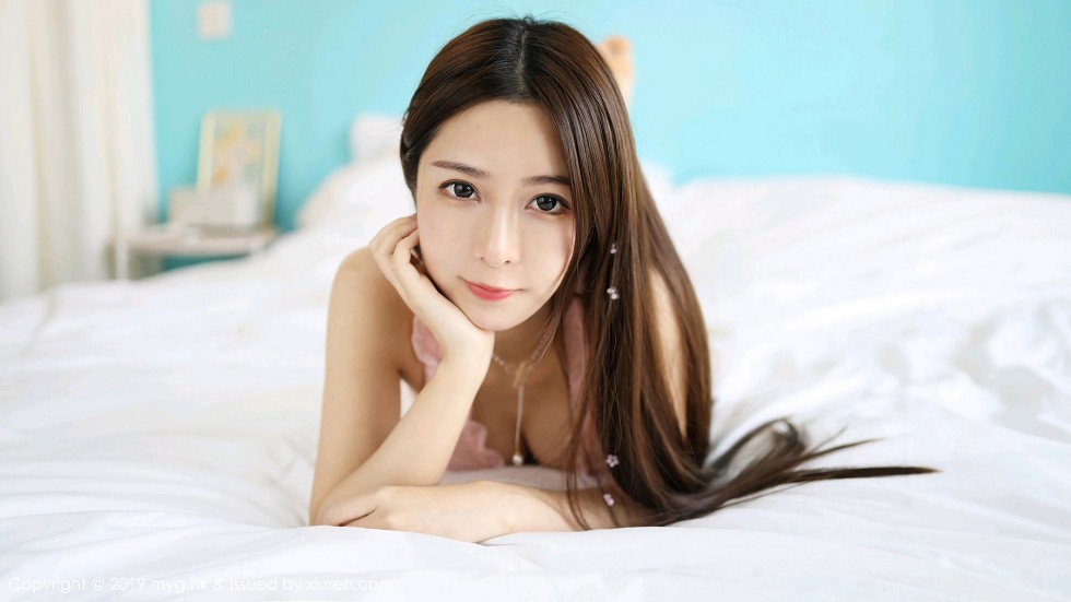 [MyGirl美媛馆]Vol.399_嫩模luna张静燕私房粉色蕾丝睡衣秀翘臀撩人诱惑写真44P