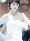 气息绝佳的青春美女汽车青春美女姜唯伊