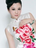 青春美女刚小希牡丹真丝中式