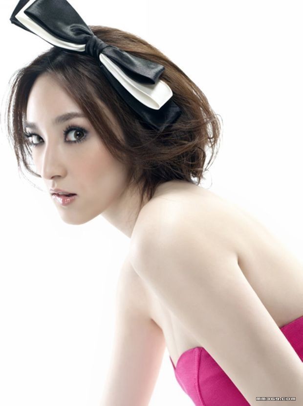 娇俏吴佩慈风情性感写真(图2)