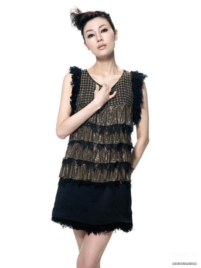 李嘉欣黑色礼服秀动人身材(图7)