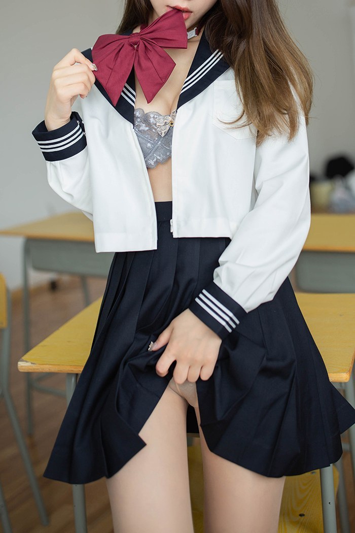 奶茶学生妹夏诗雯肉丝美乳教室露出(图18)