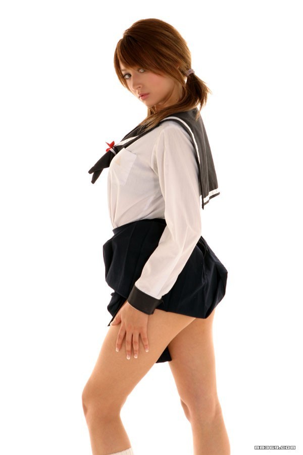 混血美女莉亚·迪桑学生制服装(图9)