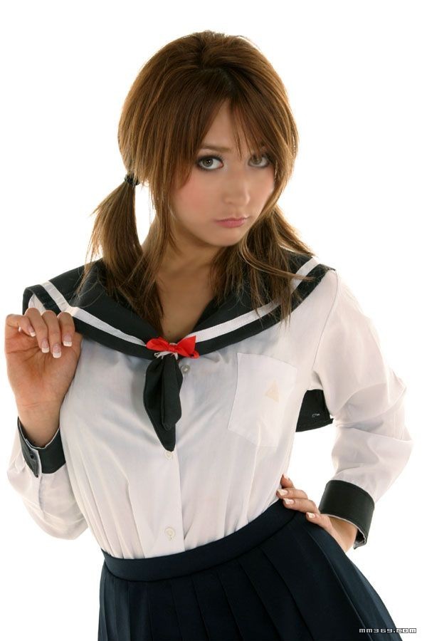 混血美女莉亚·迪桑学生制服装(图1)