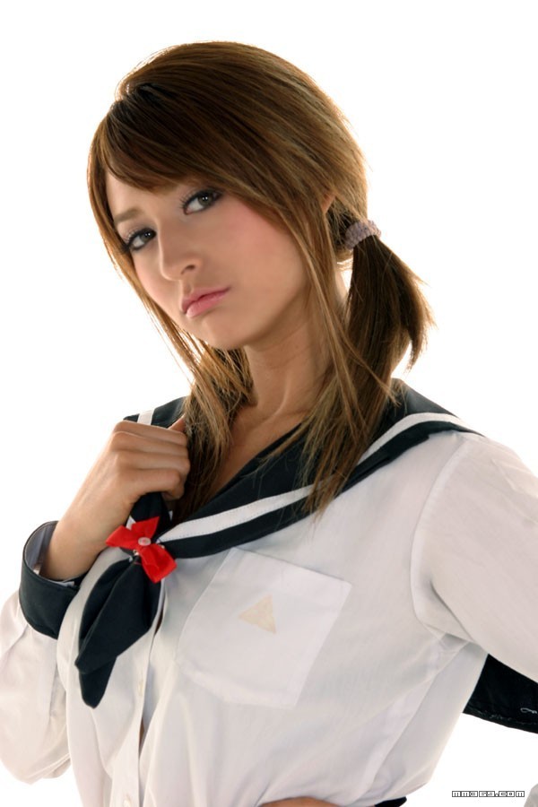 混血美女莉亚·迪桑学生制服装(图4)