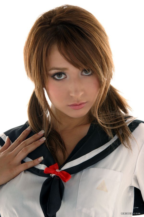 混血美女莉亚·迪桑学生制服装(图6)