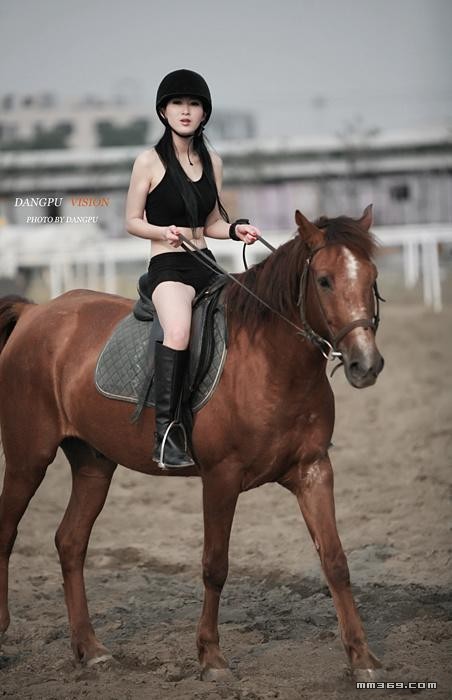 Horse-race Day 竹依依(图3)