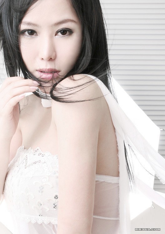 路子滢最新片子《滢调de素雅》(图2)