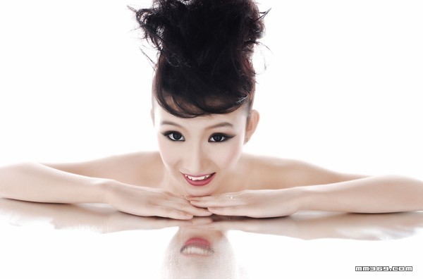 高烨子古典式纯白写真(图6)