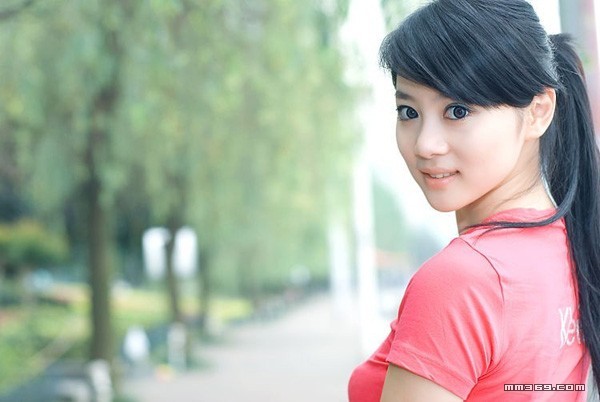 孙文婷清纯靓丽校园照(图4)