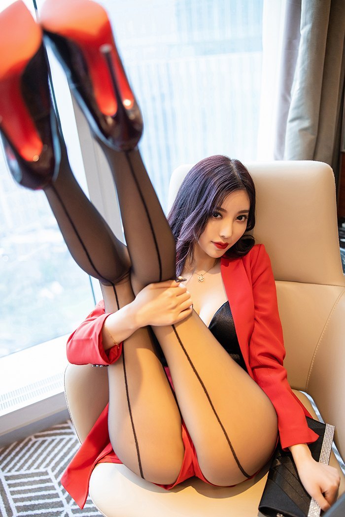 闷骚秘书杨晨晨长腿酥胸贴心服务(图54)